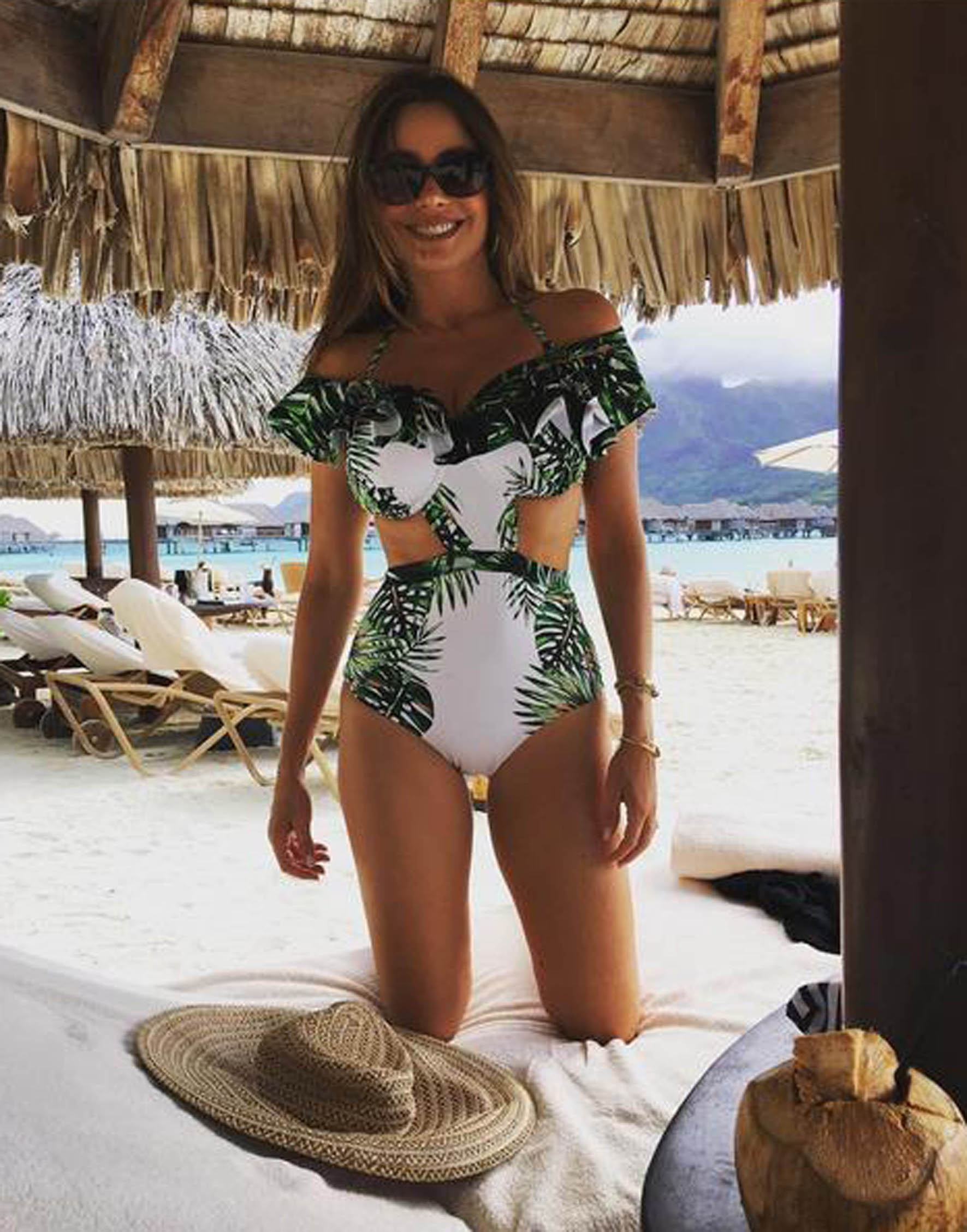 28-12-2016

Sofia Vergara holiday Selfies 

Pictured:Sofia Vergara,Image: 309582655, License: Rights-managed, Restrictions: , Model Release: no, Credit line: PLANET PHOTOS / Planet / Profimedia